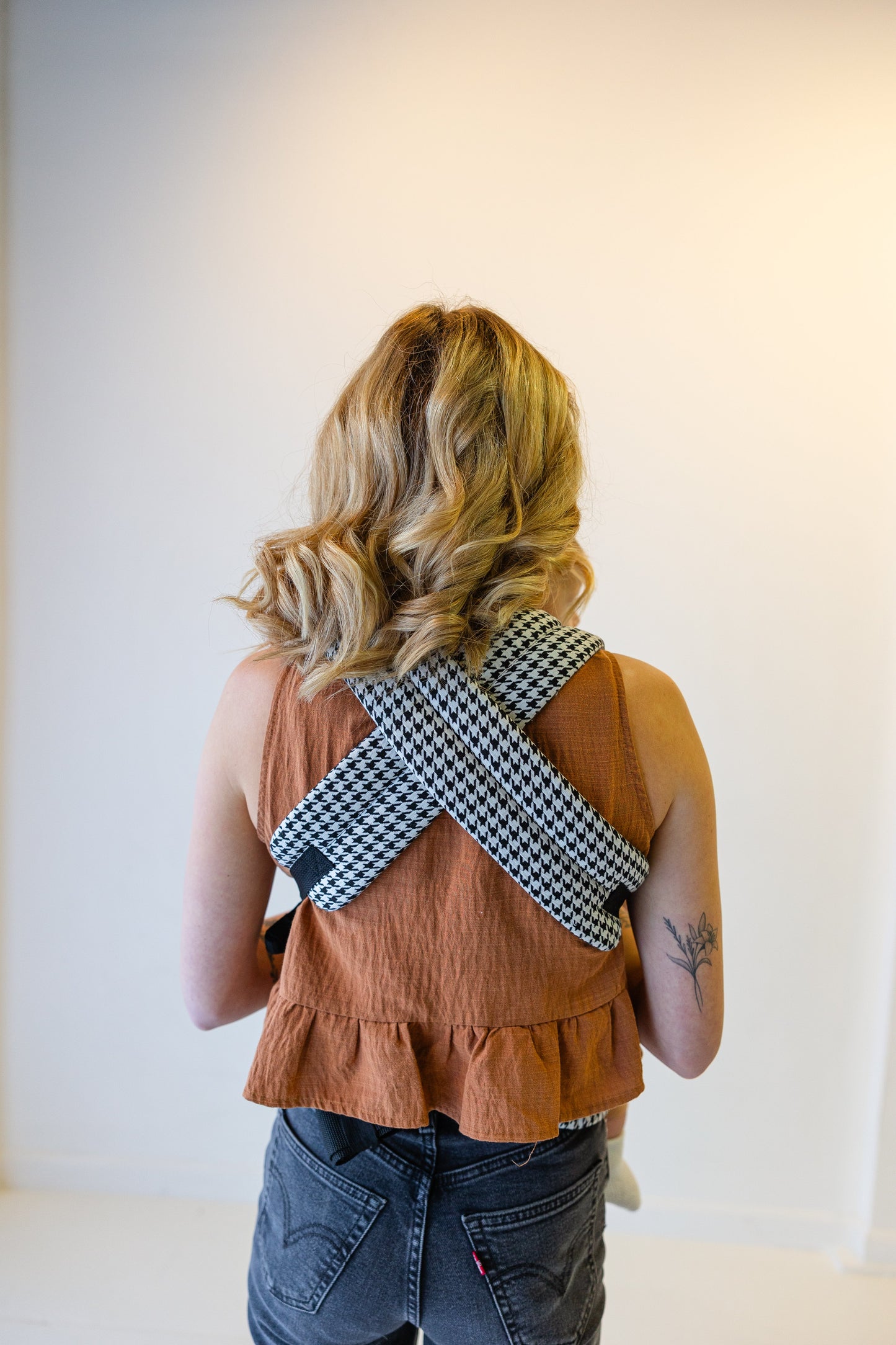 Coco Houndstooth Carrier