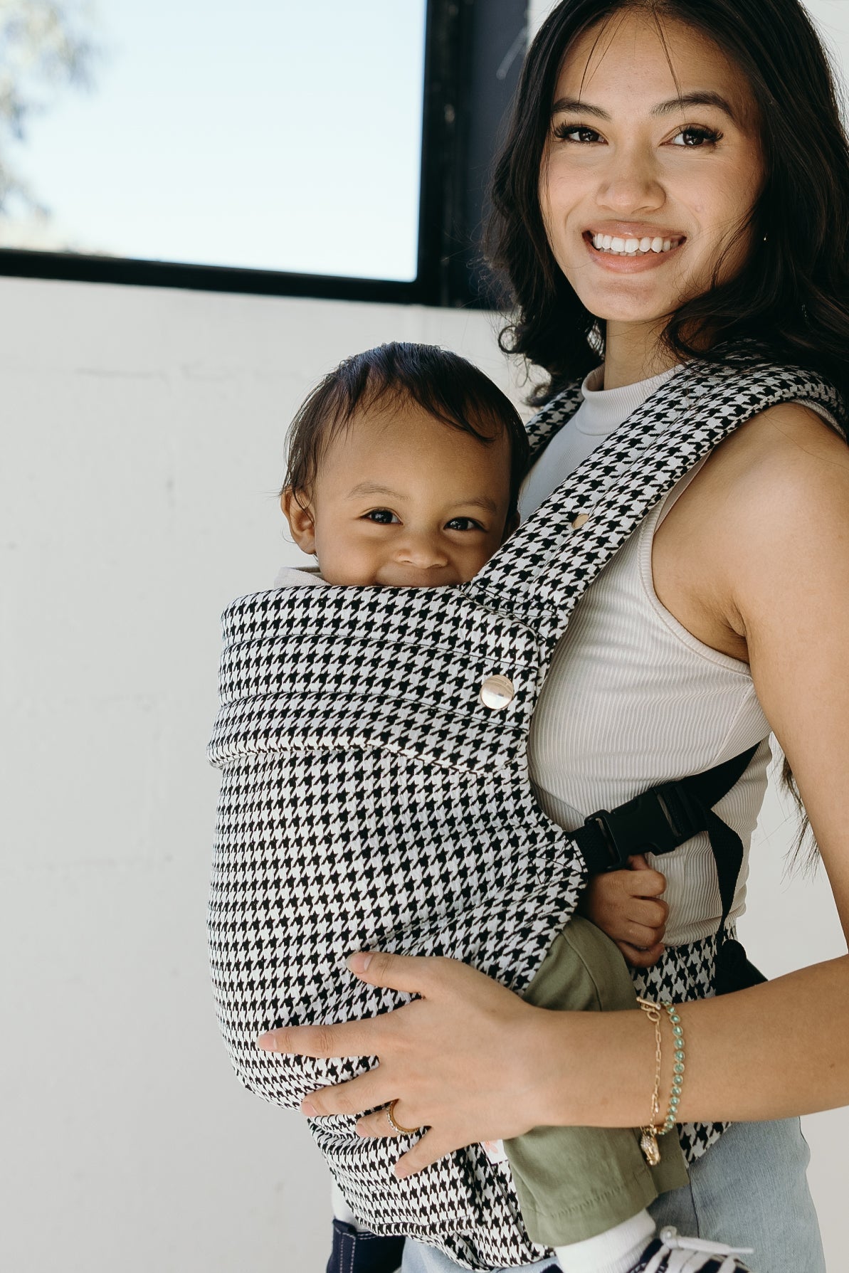 Coco Houndstooth Carrier