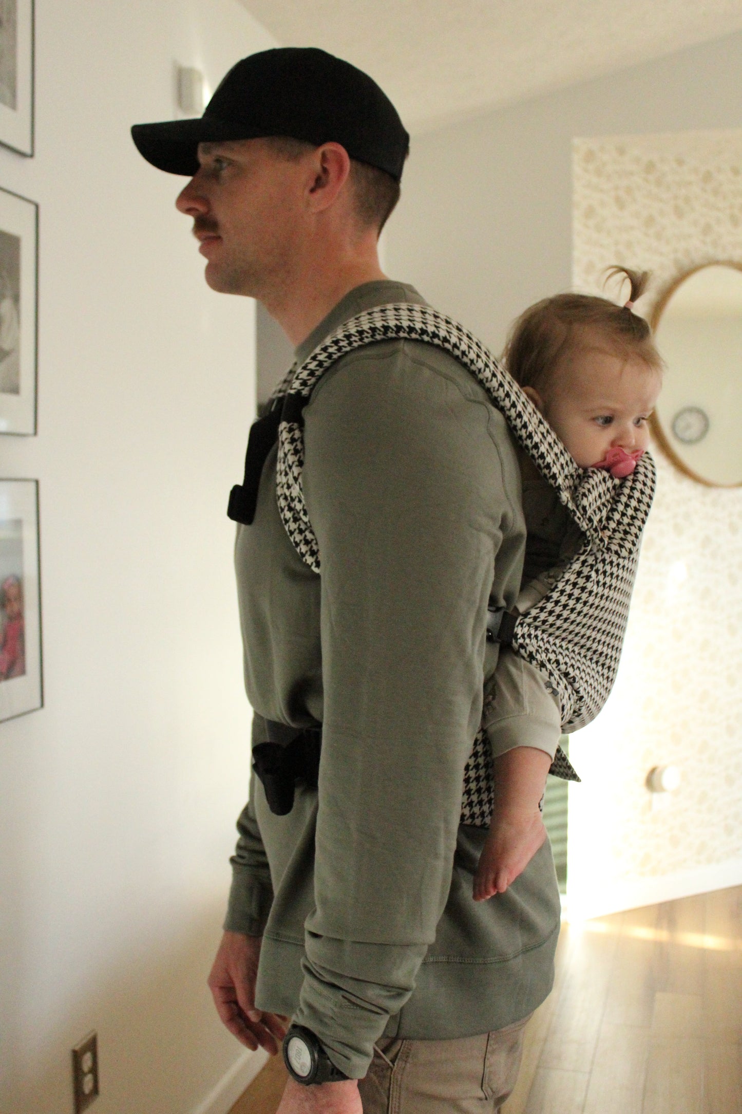 Coco Houndstooth Carrier