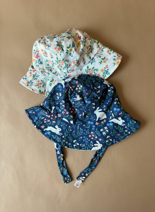 Bucket hat in Organic Bunnies