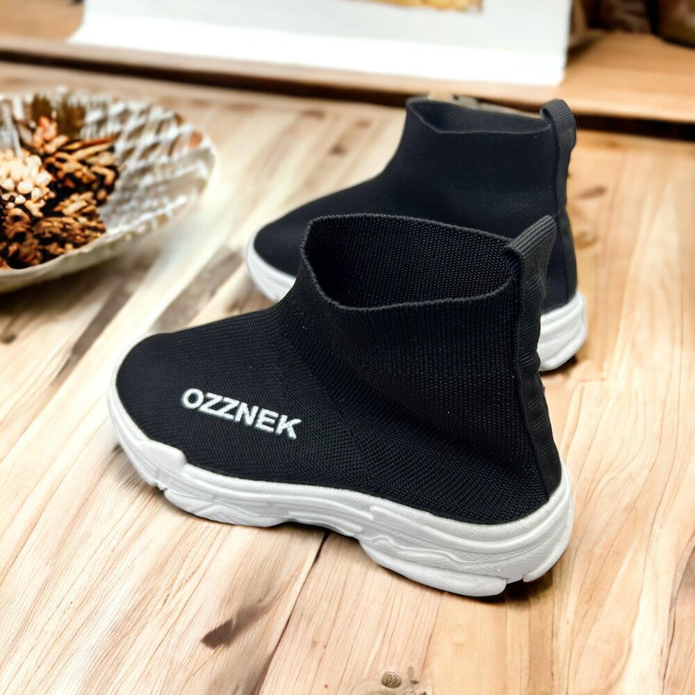 Kids’ Slip-On Sneakers – Lightweight, Flexible & Anti-Slip